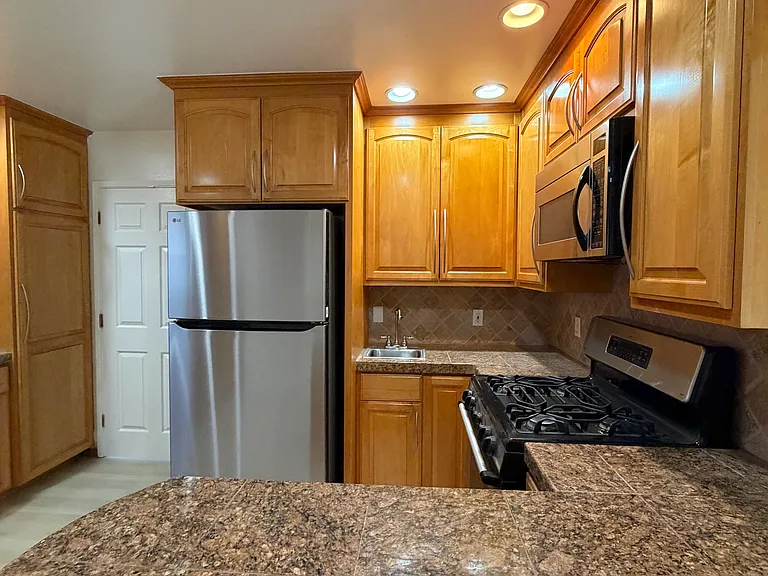 204 Carlester Dr — Photo 7