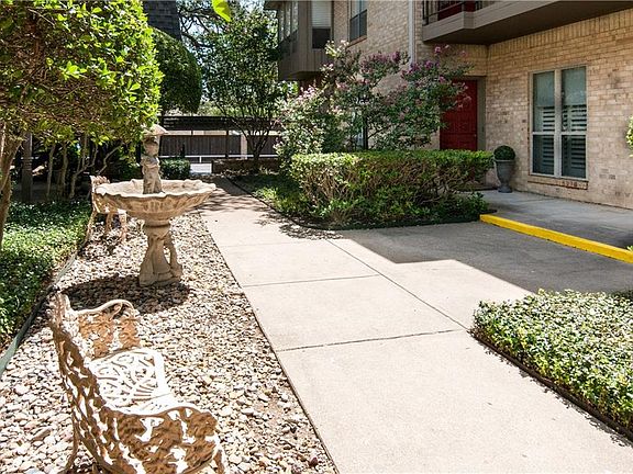 4th image of 4320 Bellaire Dr S APT 142