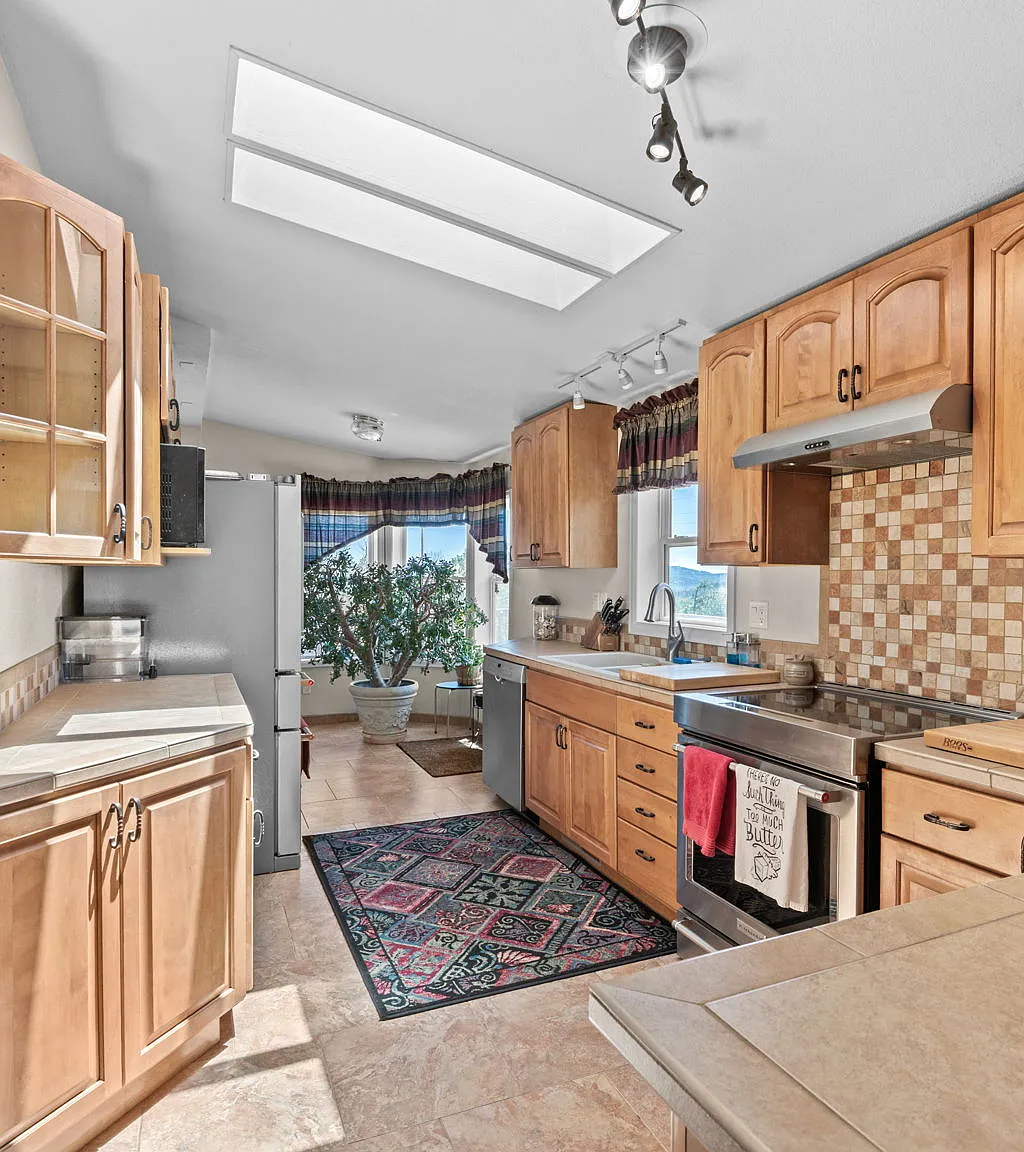4 bed, 3266 sqft, $3,600 — Photo 4