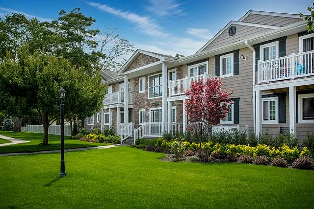 Fairfield Creekside At Patchogue Village — Photo 3