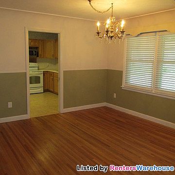 4th image of 826 15th Ave NE