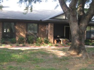 401 Stony Creek Dr, Euless, TX 76039