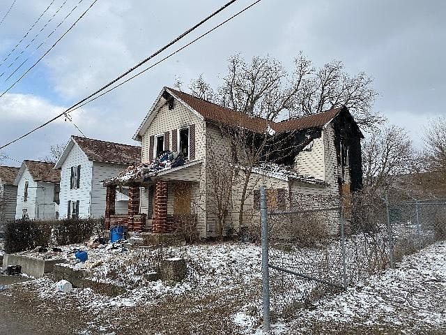 1st image of 206 Essex St
