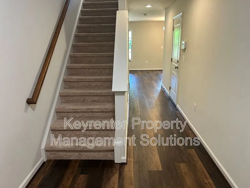 3 bed, 3.0 bath, 1871 sqft, $1,995 — Photo 3