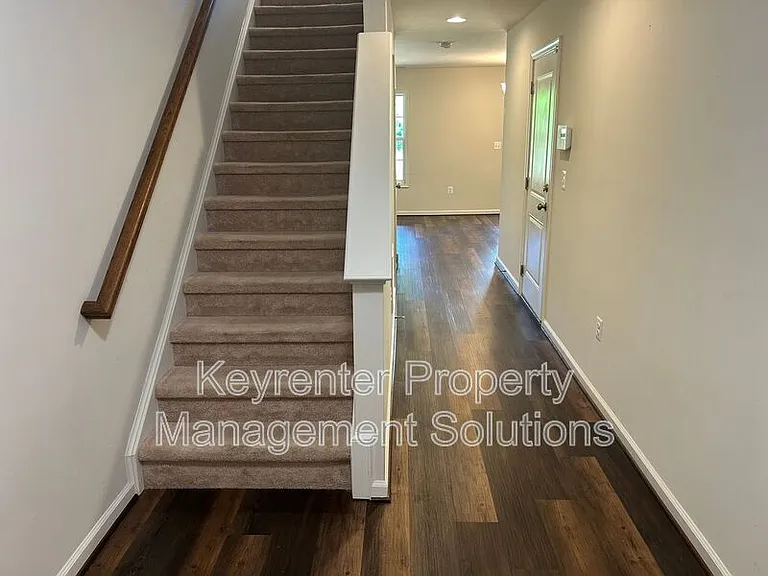 213 Willowshire Ct — Photo 3