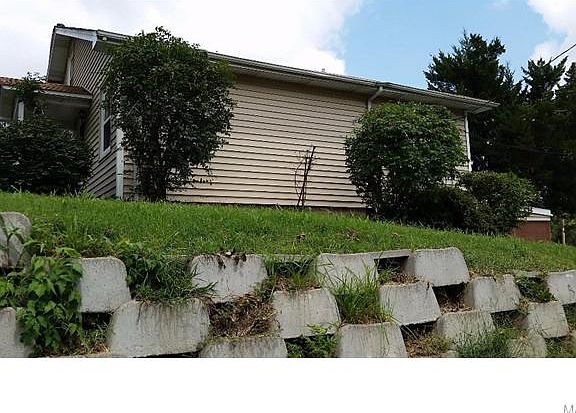 5th image of 202 N Schlueter Ave