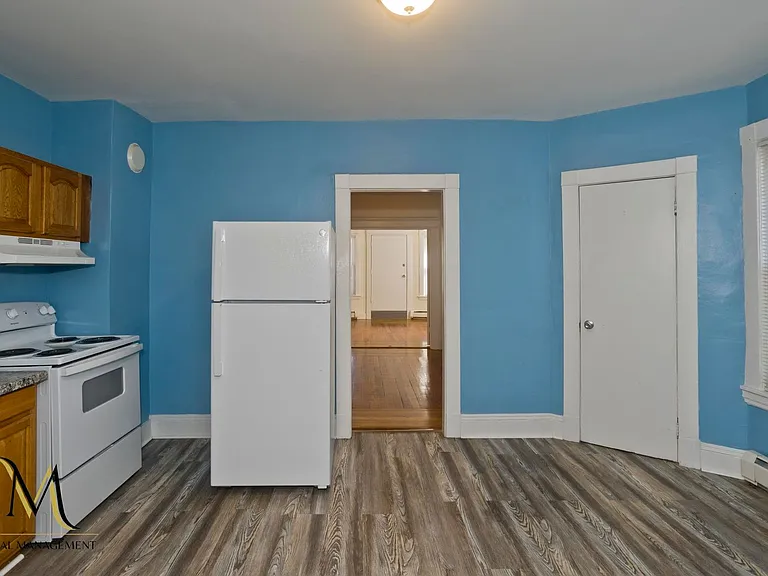 638 Belmont Ave — Photo 12