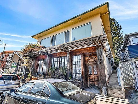 3rd image of 4321 Piedmont Ave APT B
