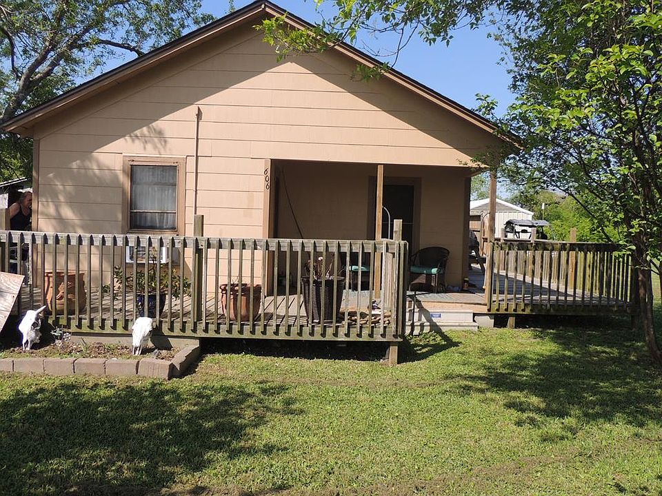 1st image of 606 W Dallas Ave