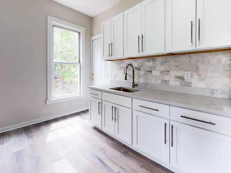 46-48 Henry St #2R — Photo 2