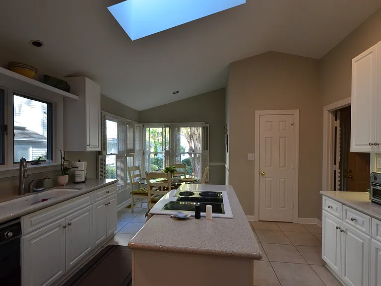 531 Weathersfield — Photo 25