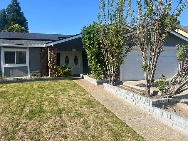 1385 Wimbledon Ct — Photo 1