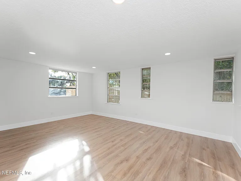 4308 Worth Dr E — Photo 13
