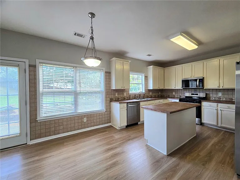 621 Roxtree Ct — Photo 6