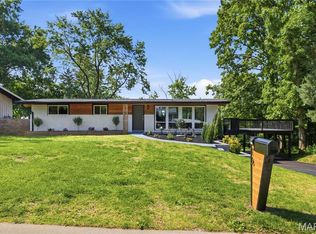 16 Stoney View Ln, Saint Louis, MO 63146
