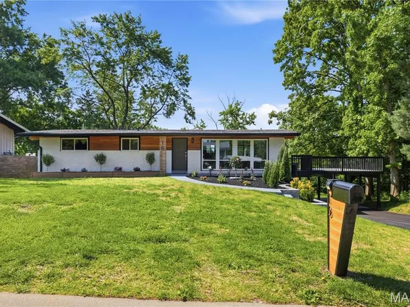 16 Stoney View Ln, Saint Louis, MO 63146