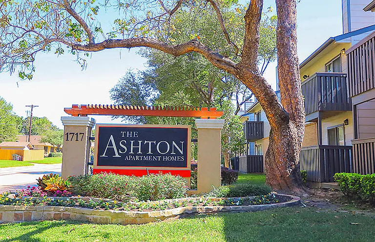 The Ashton Apartments — Photo 9