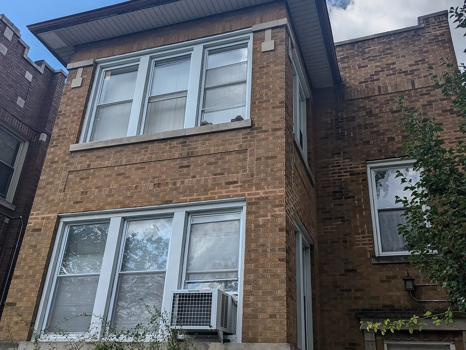 1148 N Mayfield Ave — Photo 1