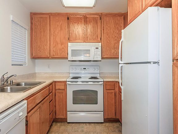 3rd image of 9939 Rio San Diego Dr #169
