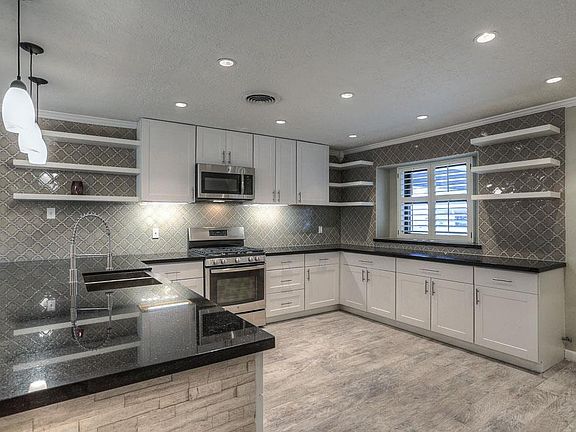 3rd image of 5503 De Lange Ln