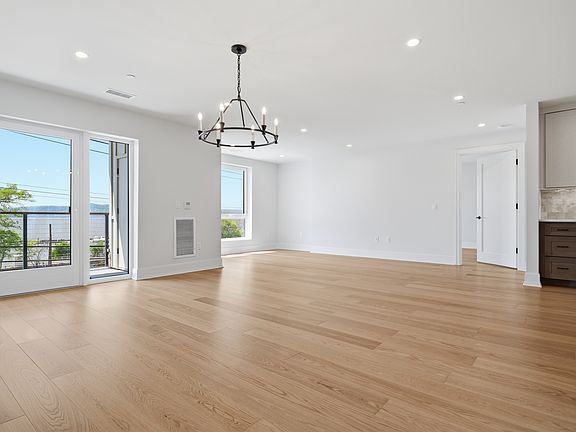 5th image of 25 S Riverside Ave #208