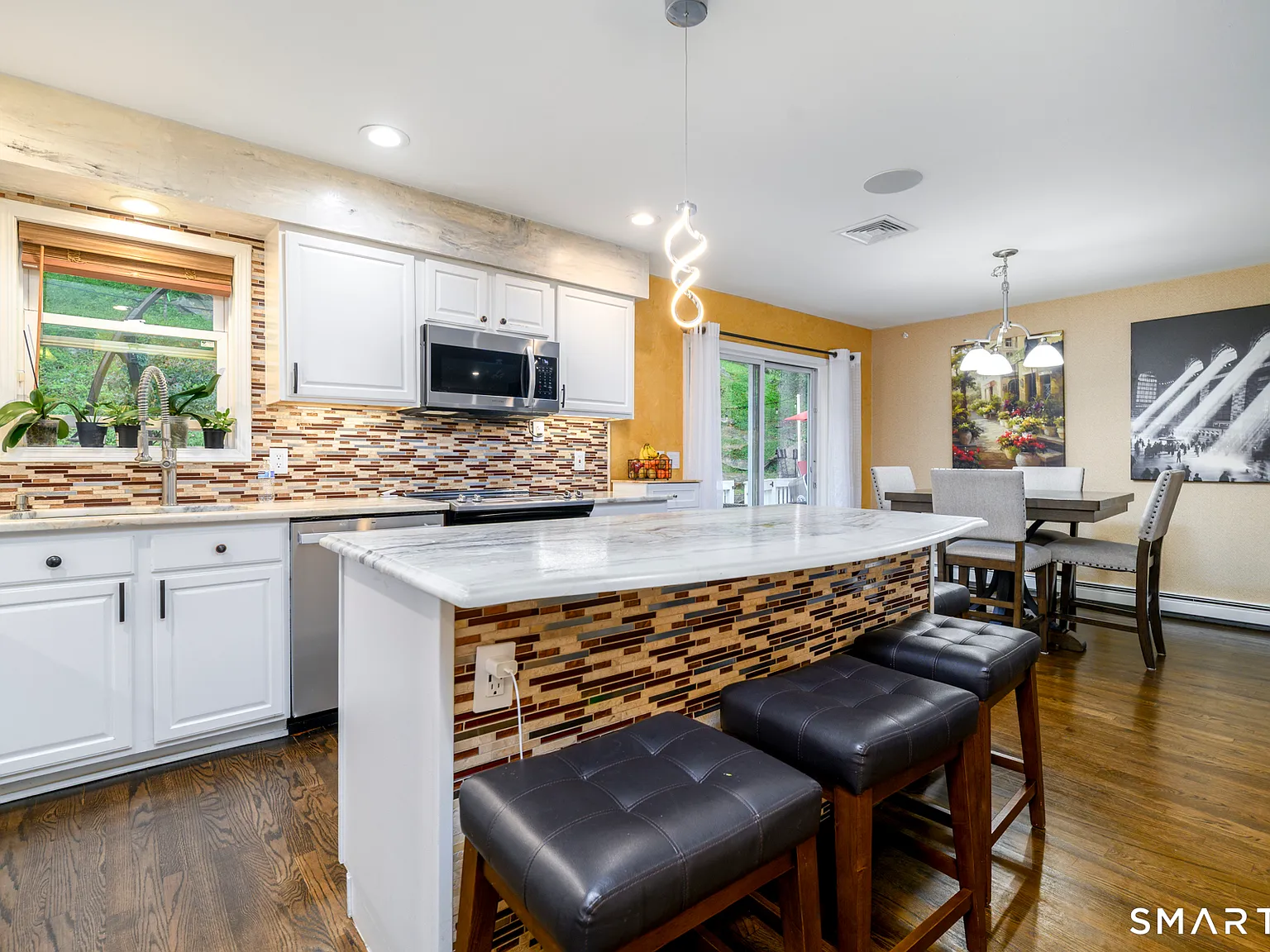 3 bed, 3.0 bath, 1912 sqft, $4,200 — Photo 4