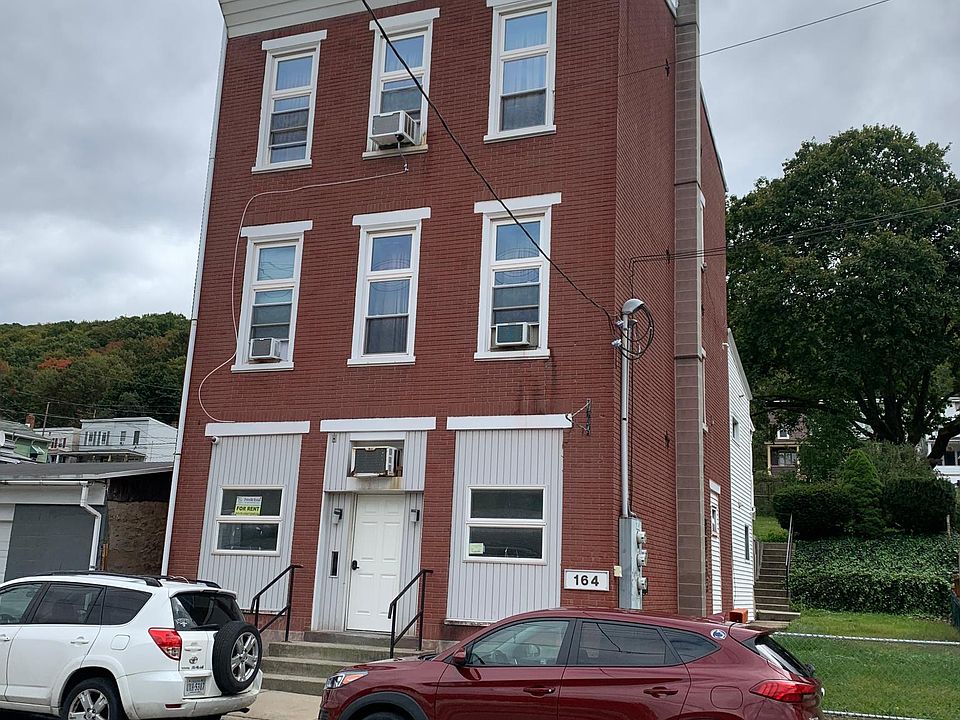 Front View / 3 units building