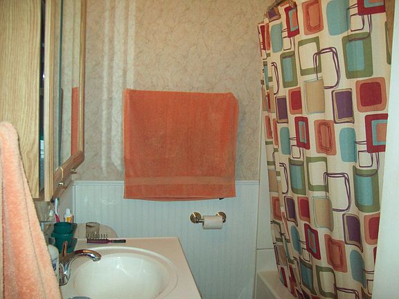 5th image of 923 E Beaumont Ave