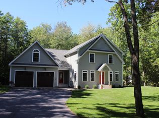 52 Longwoods Rd, Falmouth, ME 04105