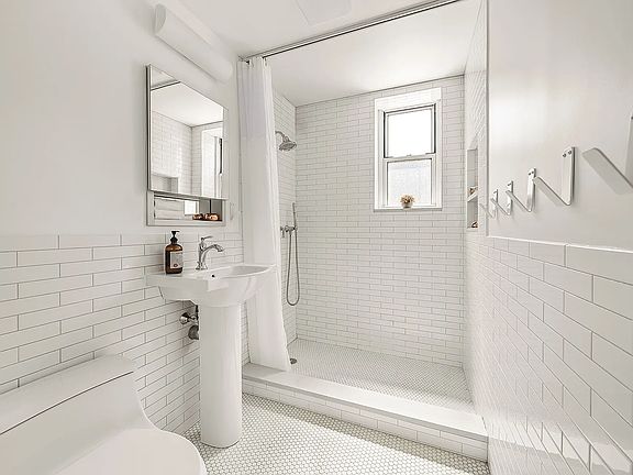5th image of 415 Argyle Rd APT 2F