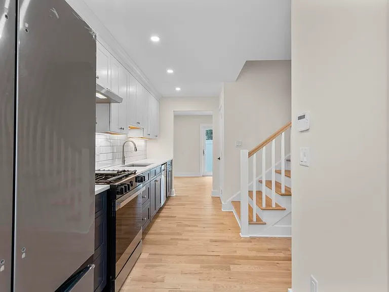 435 Glenbrook Rd #1 — Photo 6
