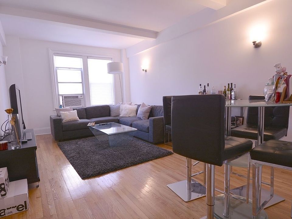 1st image of 200 W 70th St APT 10R