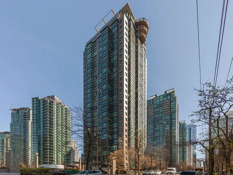 Alberni St — Photo 1