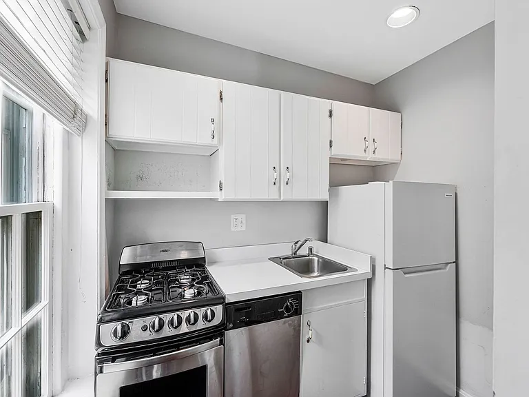 117 E St SE #302 — Photo 3