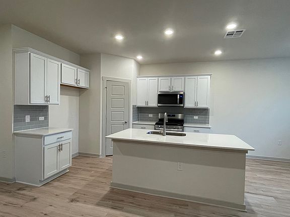 2nd image of 13900 Zuhause Dr