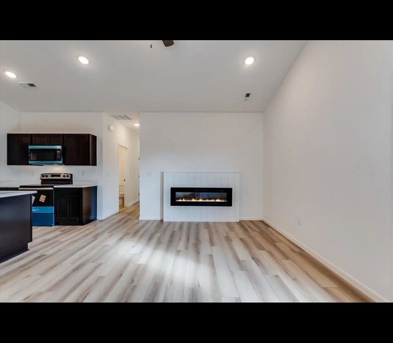 3 bed, 1150 sqft, $1,550 — Photo 3