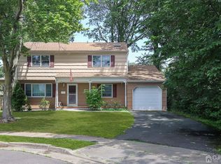 18 Ginesi Ct, Metuchen, NJ 08840