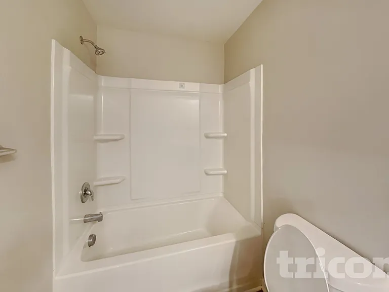 923 Avondale Dr — Photo 14