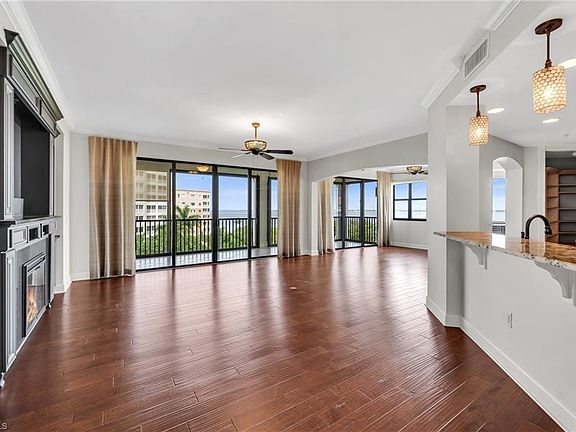 3rd image of 11640 Court Of Palms #301