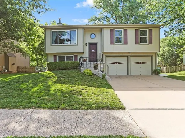 521 N Cedar St, Gardner, KS 66030