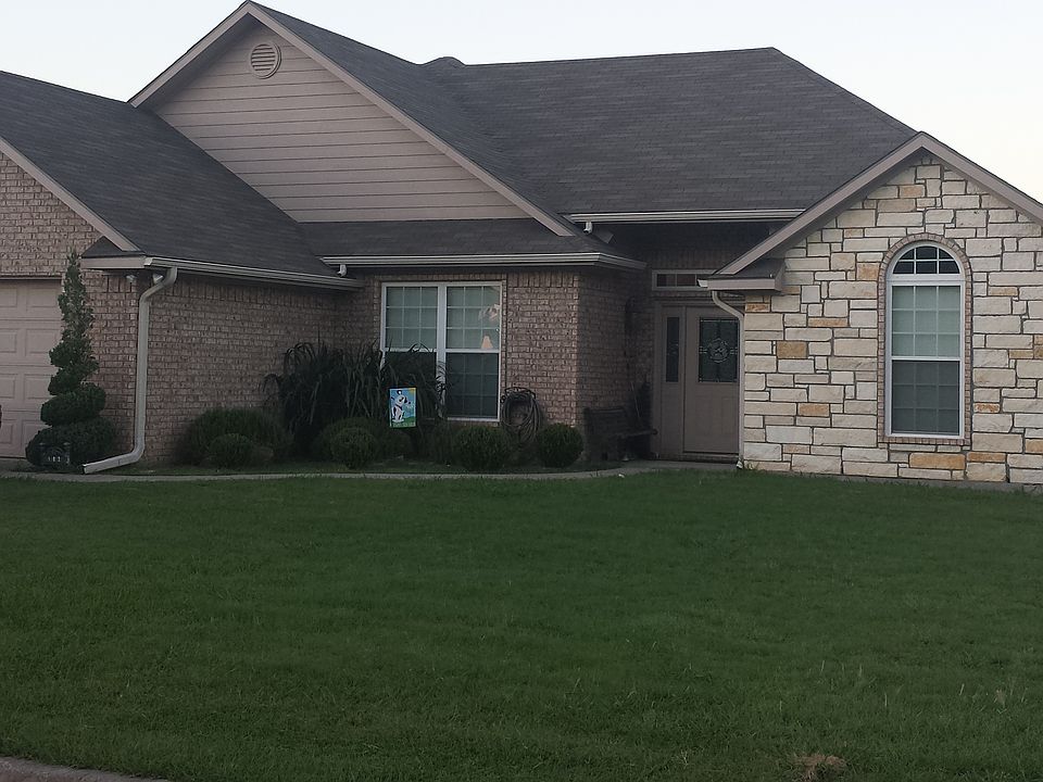1st image of 102 Westwood Ct
