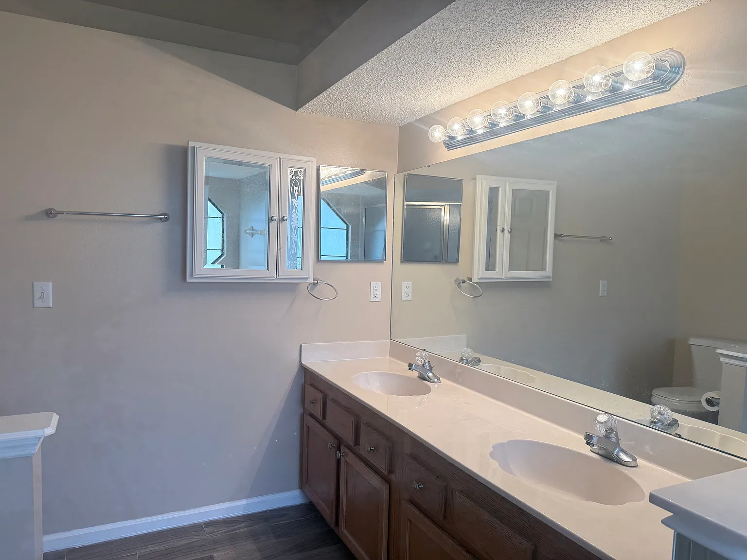 3 bed, 1814 sqft, $2,200 — Photo 4