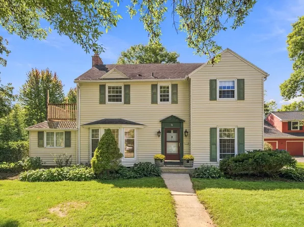 76 Woodland Ave, Fond Du Lac, WI 54935