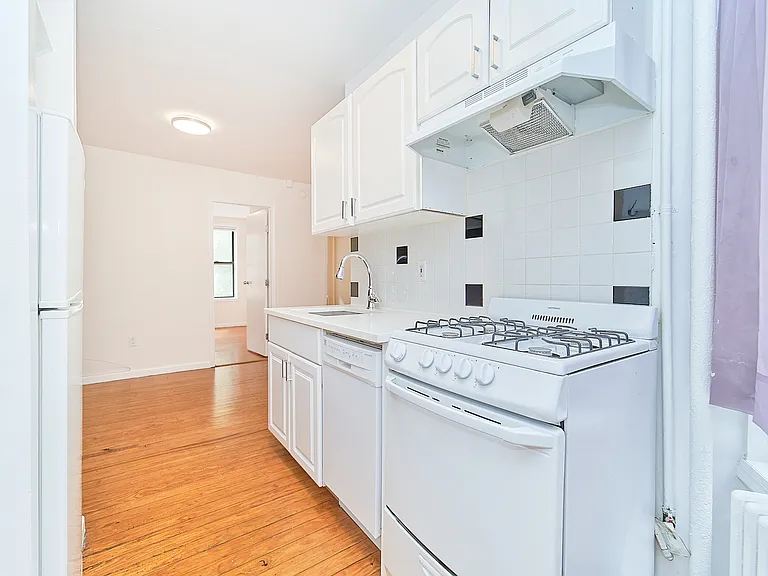 313 E 95th St #12A — Photo 5