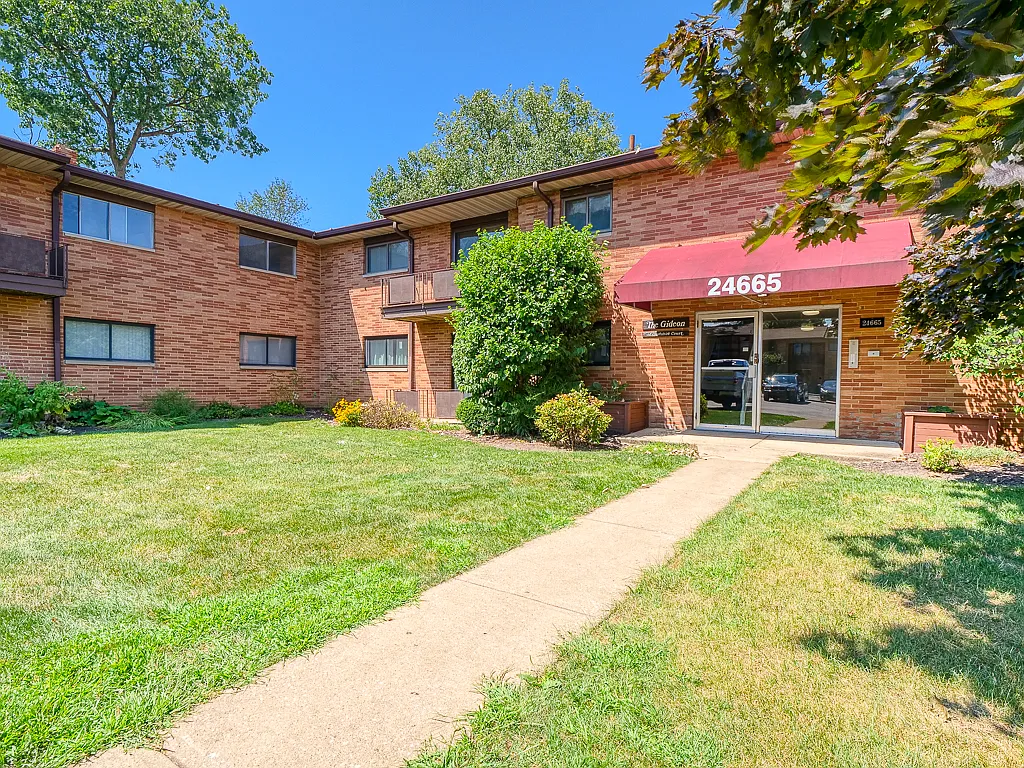 2 bed, 873 sqft, $1,200 — Photo 1