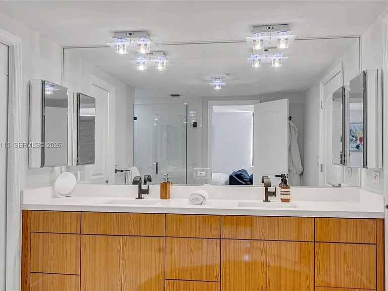10175 Collins Ave #102 — Photo 20