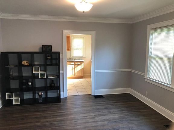 3rd image of 2846 Claypole Ave