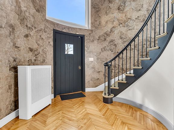 2nd image of 46 Clairmont St