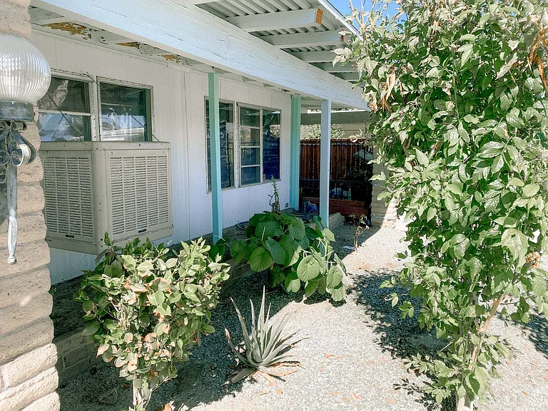 719 S Lyon Ave — Photo 11