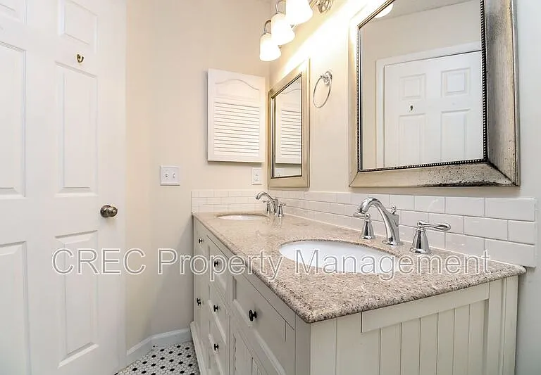 2065 Emerald Ter — Photo 12